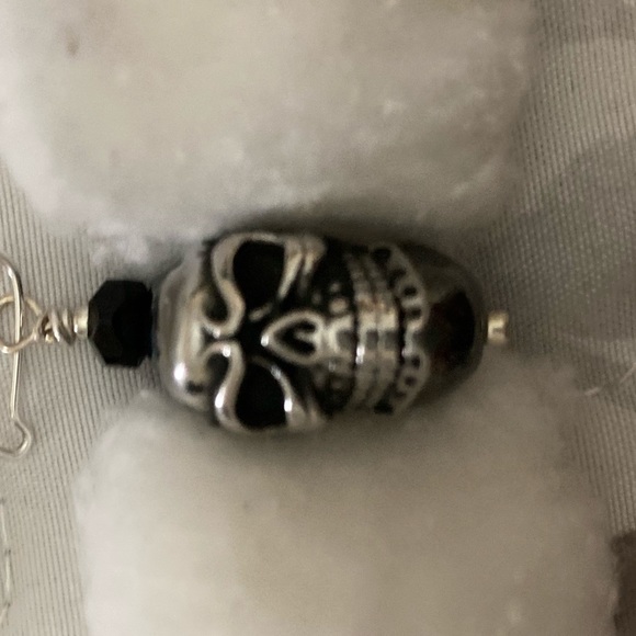 Skull Earrings - Picture 3 of 5